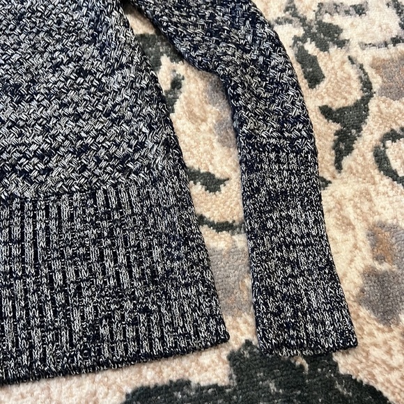 Universal Threads Sweater, size XS - Picture 3 of 4
